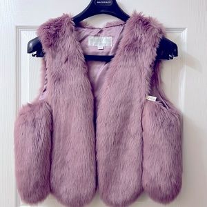 Fabulous furs .Donna slayer 100%faux-fur  Mede in china . L lavender vest .new